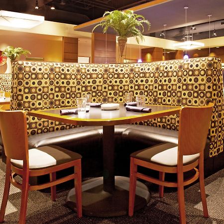 Holiday Inn Hotel & Suites Bloomington Airport By Ihg Eksteriør billede