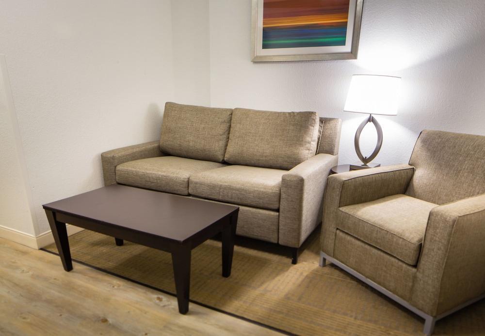 Holiday Inn Hotel & Suites Bloomington Airport By Ihg Eksteriør billede