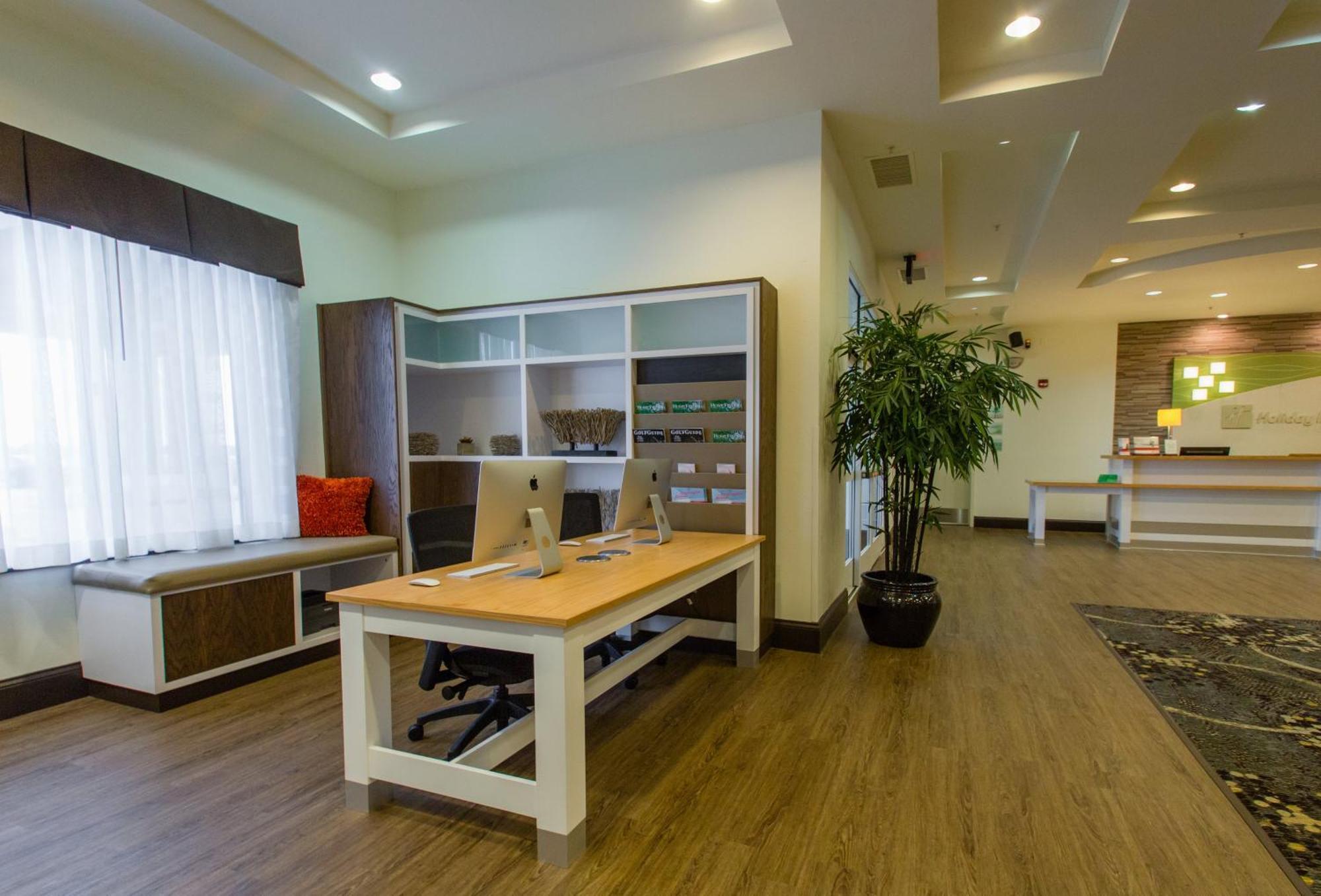 Holiday Inn Hotel & Suites Bloomington Airport By Ihg Eksteriør billede